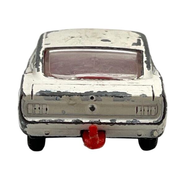 Vintage Matchbox Lesney Ford Mustang No. 8 Diecast Model Car White 1960s - Picture 4 of 10